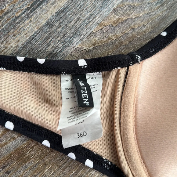 🎉HOST PICK🎉Jantzen | Polk a Dot Halter Bikini Top - Picture 7 of 9